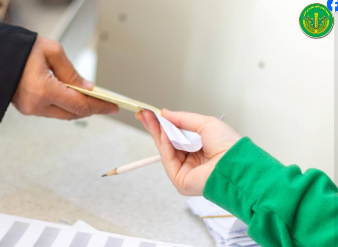 الانتهاء من توزيع المساعدات العينية والنقدية للمدرجين والأيتام للشهر السادس "حزيران"